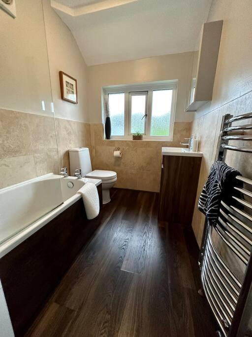 Stunning 5 Bed House In Chapel Allerton, Sleeps 9 Лидс Экстерьер фото