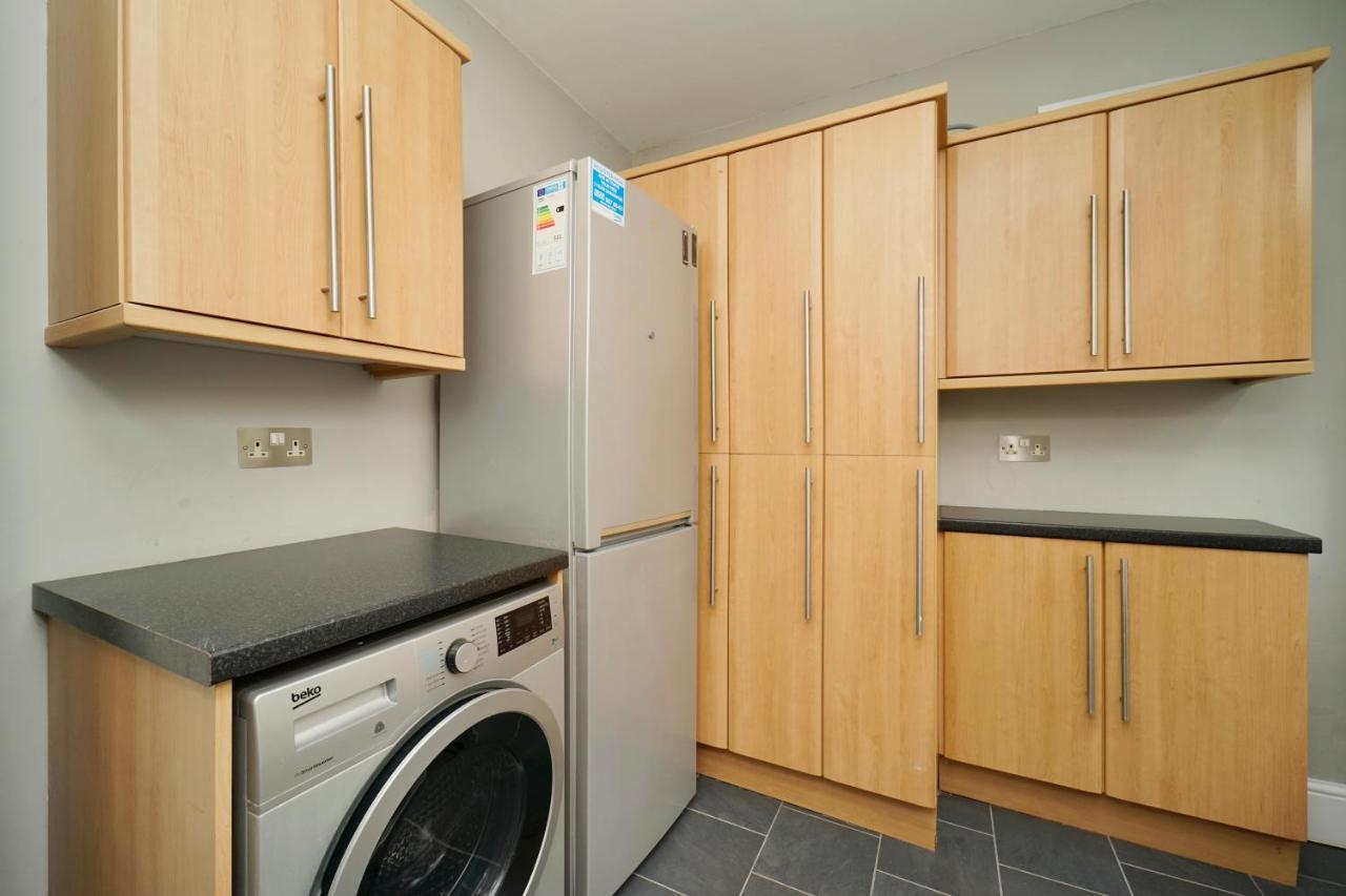 Stunning 5 Bed House In Chapel Allerton, Sleeps 9 Лидс Экстерьер фото