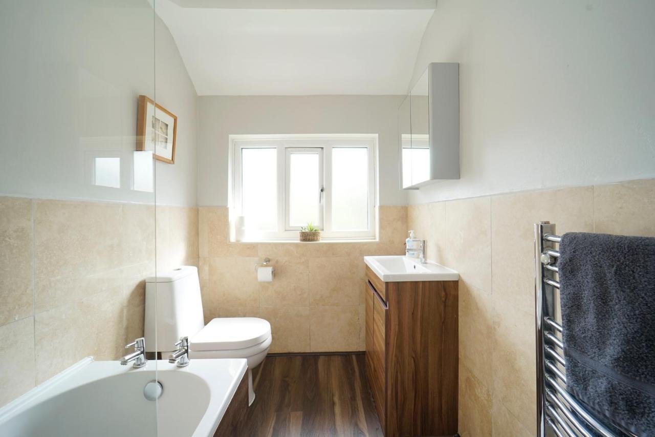 Stunning 5 Bed House In Chapel Allerton, Sleeps 9 Лидс Экстерьер фото